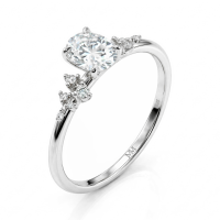 Ovaline - Ovalschliff Moissanit Ring mit minimalistischen Nebensteinen