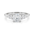 Trielle - Cushion Moissanite Verlobungsring mit Birnenschliff Seitenakzenten