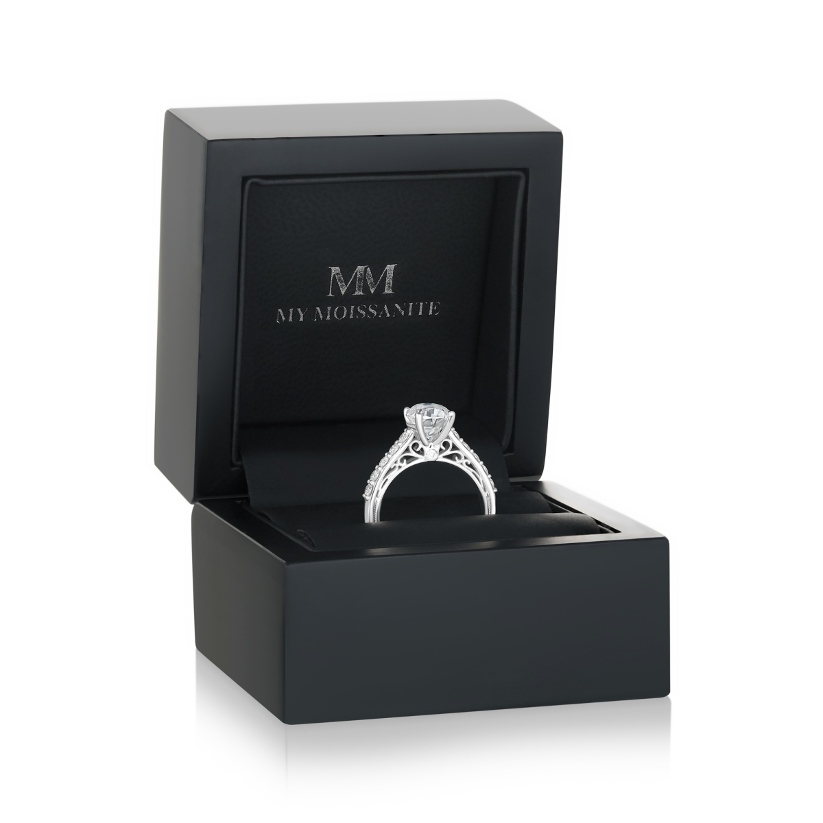 Fiorenza - Zeitloser Moissanit-Ring mit Pavé-Fassung und Galeriedetail