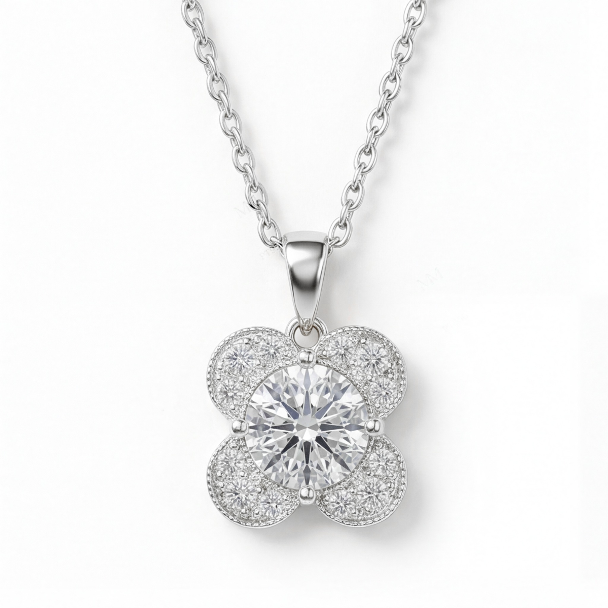 Flora - Kleeblatt-Design Moissanit Anhänger mit Pavé-Akzenten
