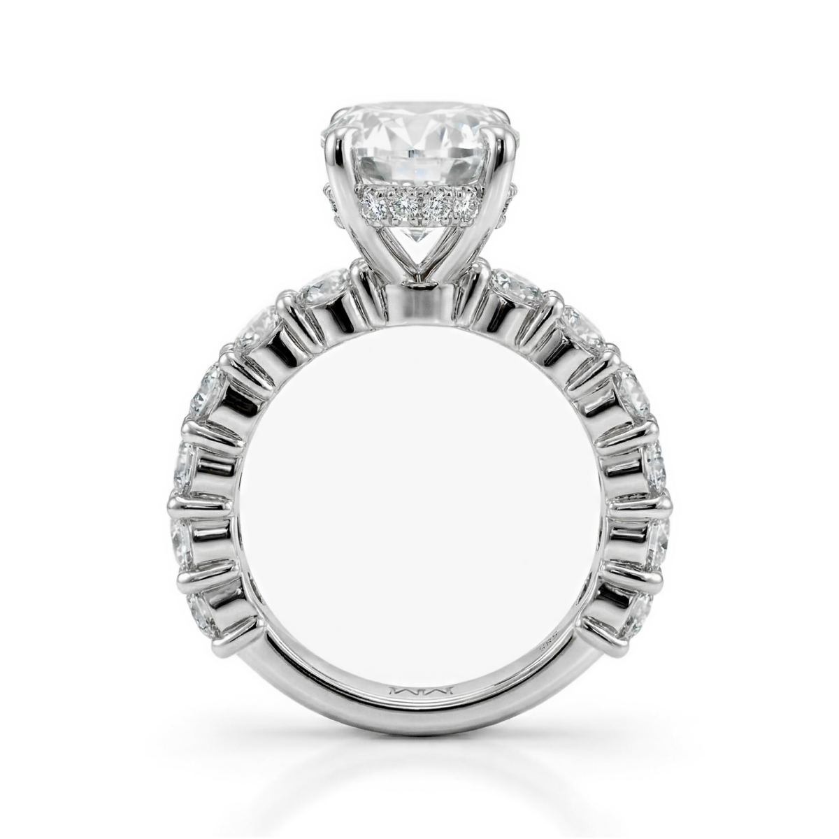 Majestica - Ovalschliff Moissanit Ring mit Seitensteinen