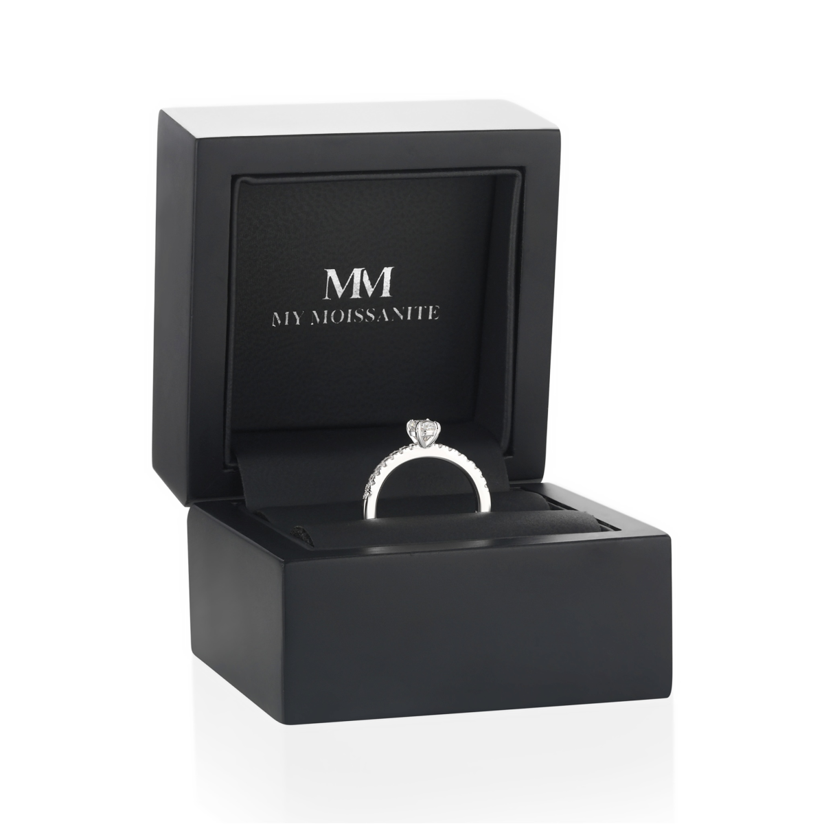 Nina - Ovalschliff Moissanit Ring mit Pavé-Seitensteinen