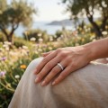 Orbella - Bezel-Set Moissanit Eternity Ring