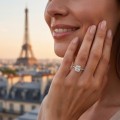Isla - Radiant-Schliff Moissanit Ring mit Seitensteinen