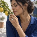 Wisteria - Moissanit-Ring Oval mit gewundener Weinranken-Ringschiene