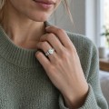 Wisteria - Moissanit-Ring Oval mit gewundener Weinranken-Ringschiene