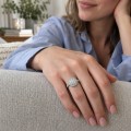 Corollina - Moissanit-Cluster-Ring Rund mit Halo und pavé-besetzten Ringschultern