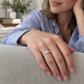 Juliette - Moissanit-Verlobungsring Rund mit pavé-besetzter Ringschiene
