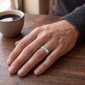 Horizon - Herren-Ehering mit Moissanit und pavé-besetzten Kanten