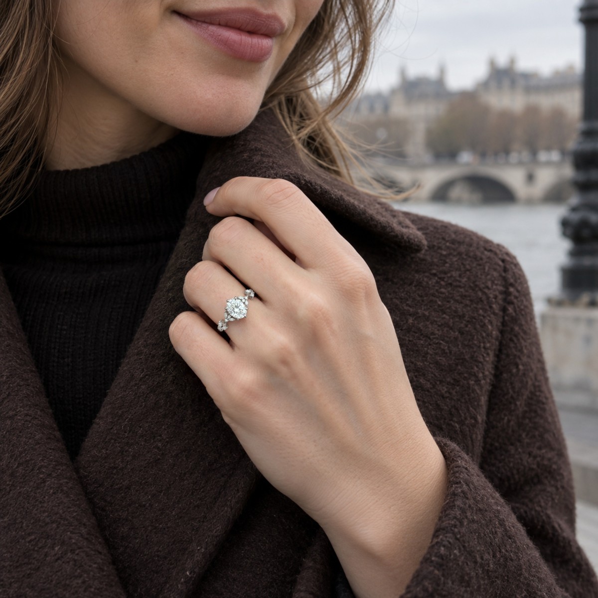 Sylvaine - Moissanit-Verlobungsring Oval mit Marquise-Blatt-Clustern und geteilter Ringschiene