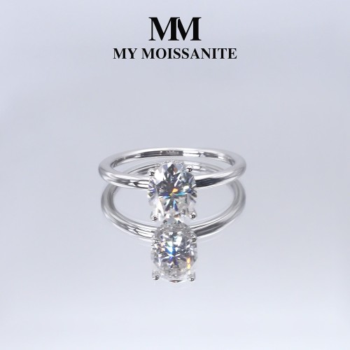 Ovalisse - Ovaler Moissanit-Ring Mit Kreisförmigem Hidden Halo