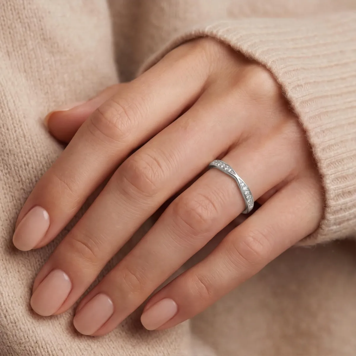 Aria - Gebogene Moissanit-Eternity-Ring Mit Pavé-Fassung