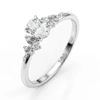 Ovaline - Ovalschliff Moissanit Ring mit minimalistischen Nebensteinen