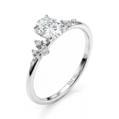 Ovaline - Ovalschliff Moissanit Ring mit minimalistischen Nebensteinen