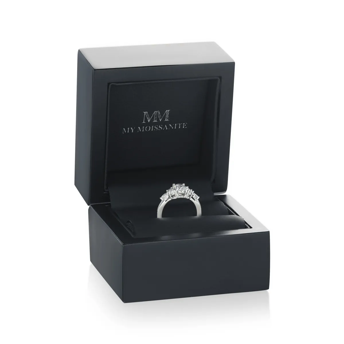 Lustrina - Ovaler Moissanite Ring mit Strahlenden Akzenten