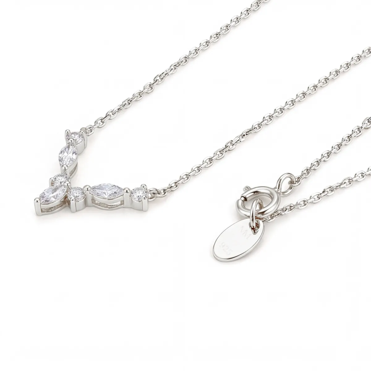 Adelina - Elegante Moissanit-Halskette mit Marquise-Akzenten