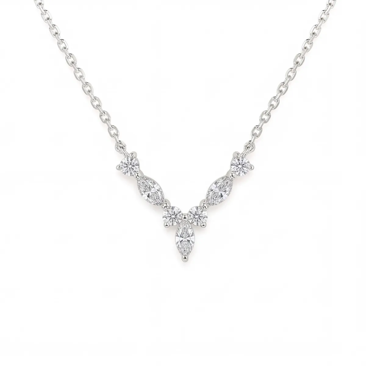 Adelina - Elegante Moissanit-Halskette mit Marquise-Akzenten