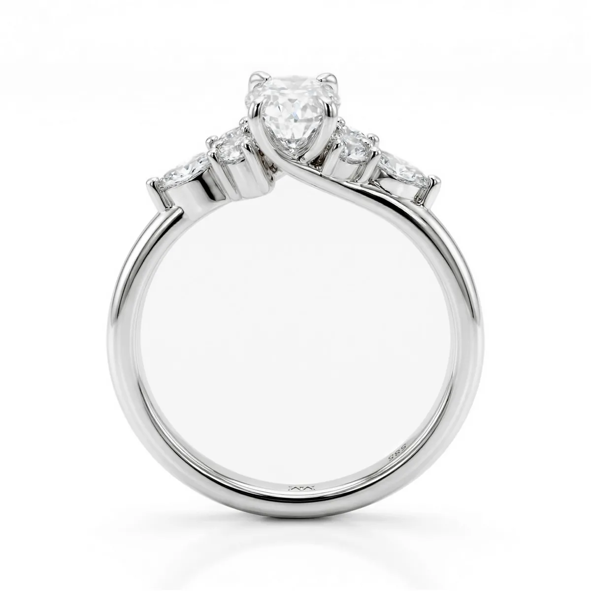 Olivette - Ovaler Moissanit Verlobungsring mit Marquise-Seitensteinen