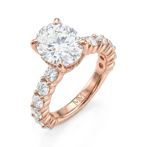 Majestica - Ovalschliff Moissanit Ring mit Seitensteinen