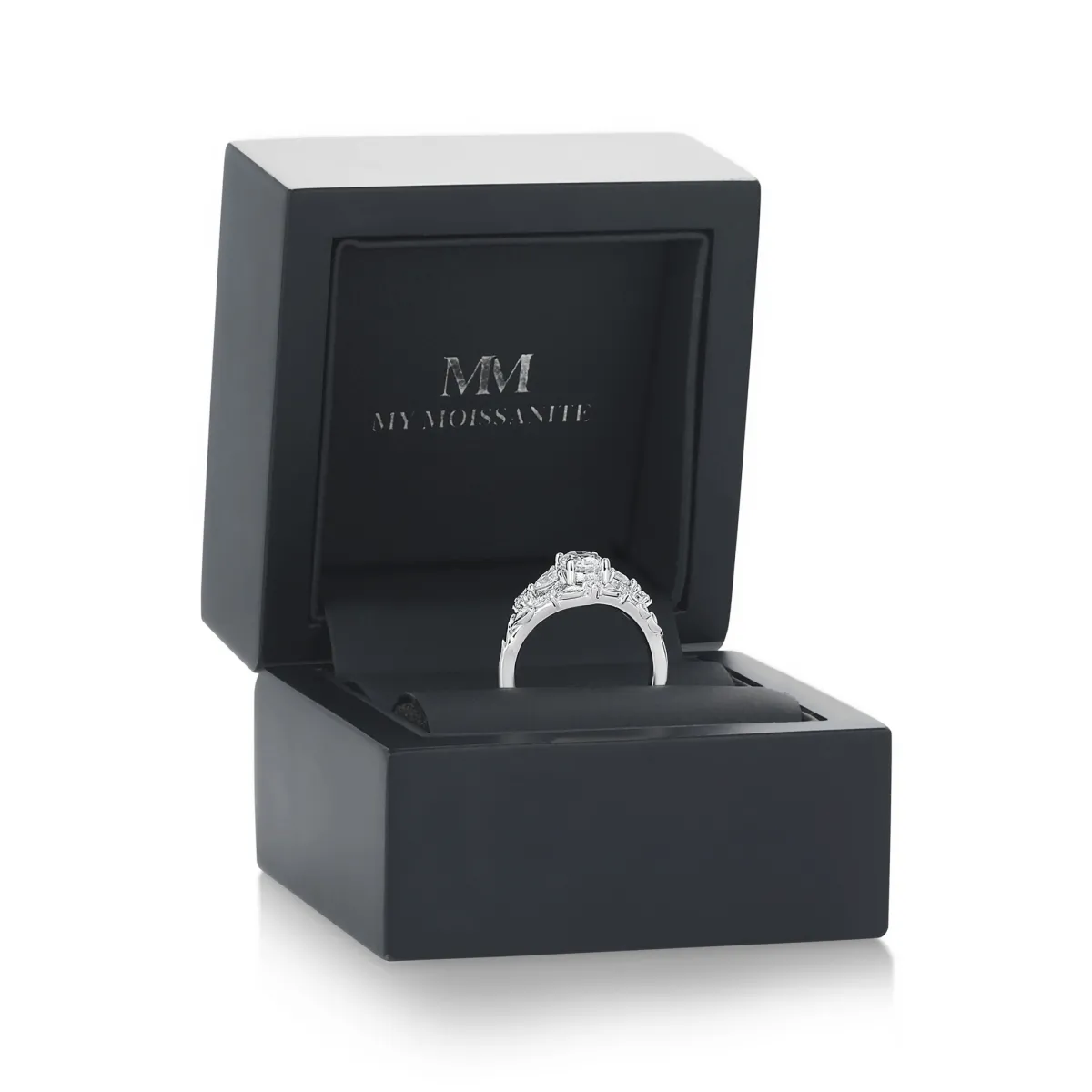 Gardenia - Oval Moissanit Verlobungsring mit Herz- und Rundschliff-Akzenten