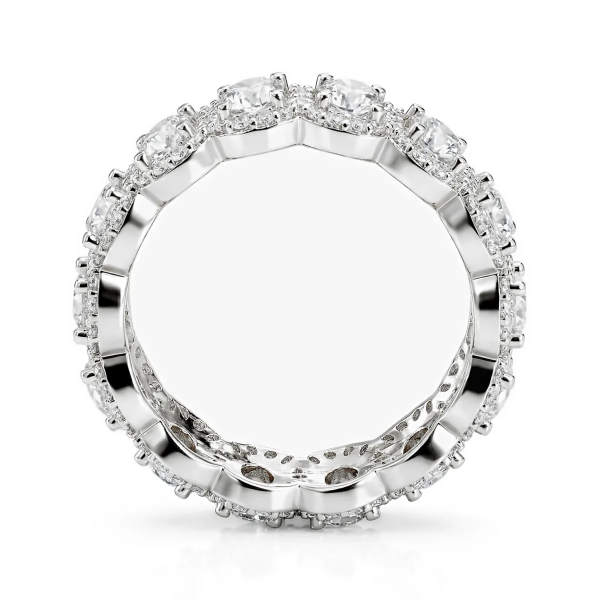 Opaline - Oval Cut Moissanit Eternity Ring Mit Scalloped Pavé Halo