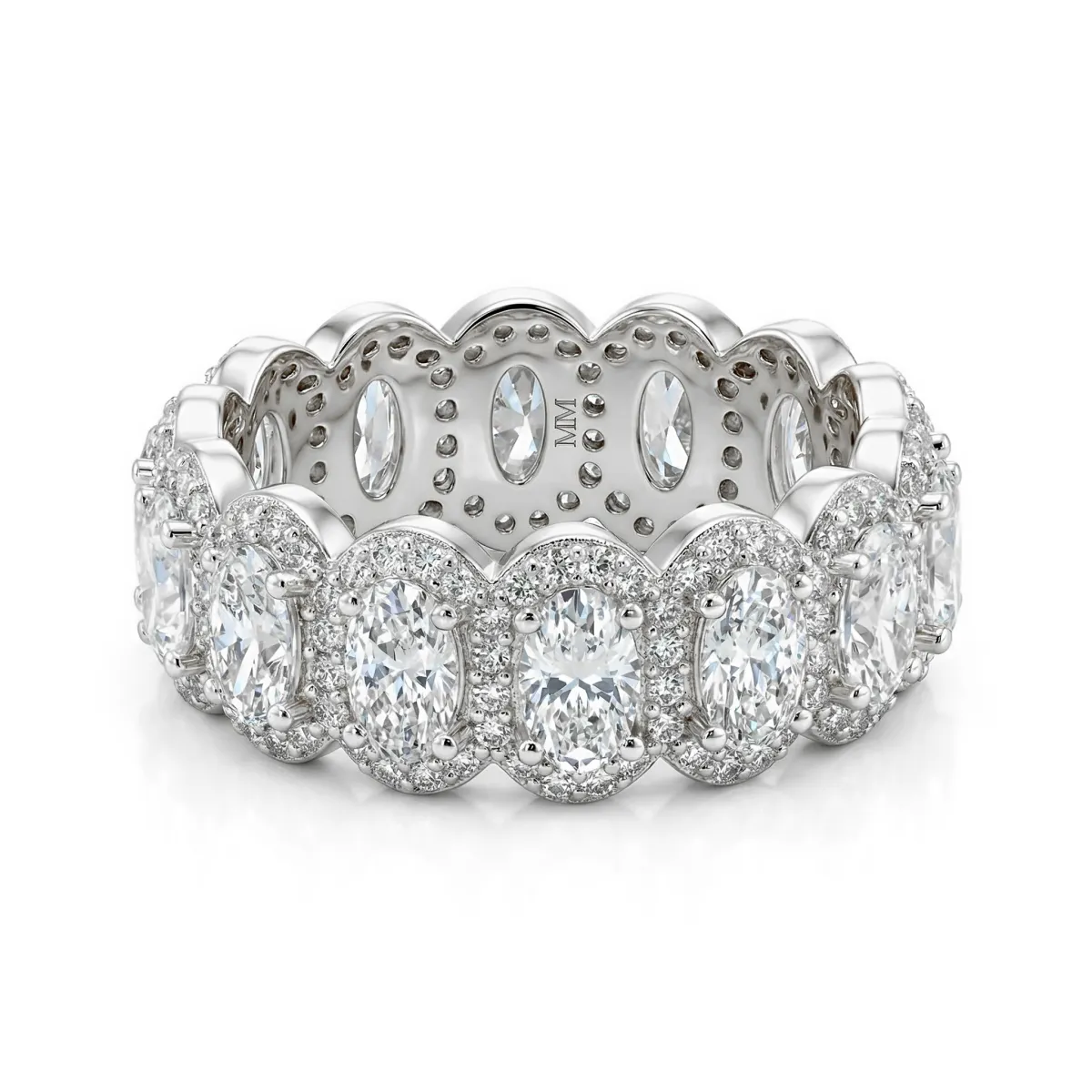 Opaline - Oval Cut Moissanit Eternity Ring Mit Scalloped Pavé Halo