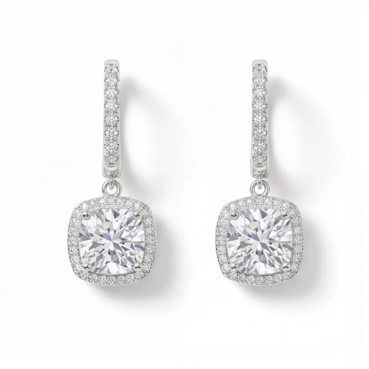 Cushion Drops - Kissenschliff Moissanit Halo & Huggie Tropfenohrringe