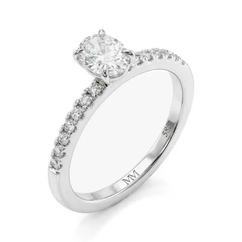 Nina - Ovalschliff Moissanit Ring mit Pavé-Seitensteinen