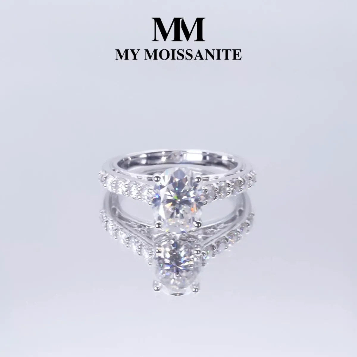 Fiorenza - Zeitloser Moissanit-Ring mit Pavé-Fassung und Galeriedetail